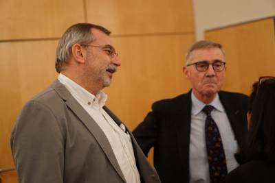 Gespannte Erwartung vor Beginn der Versammlung in der Neuen Kelter. Im Bild: Christof Grner, Hans-Ulrich Spieth und Sandra Nitschke