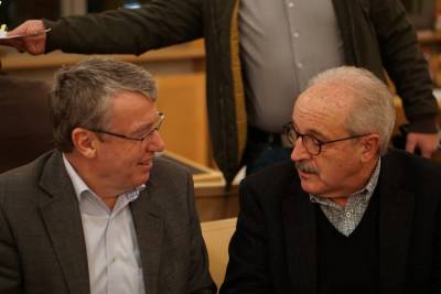 Die Stadtrte Franz Plappert und Harald Rienth im angeregten Gesprch. 