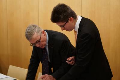 Spieth und Zahlecker bei wichtigen Besprechungen.