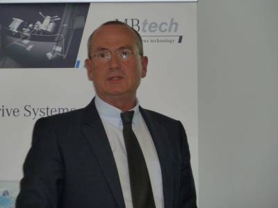 Dr. Walter Rogg beim Vortrag in Schmiden