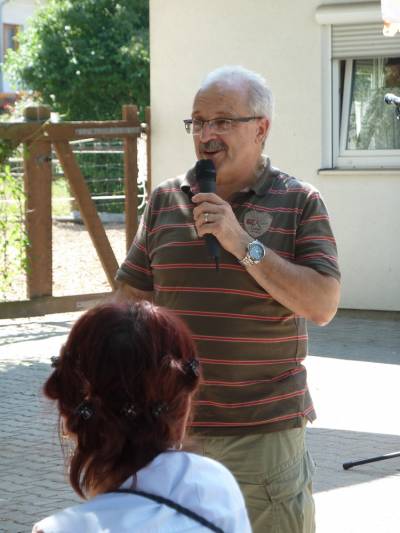 Harald Rienth begrt die Gste. 