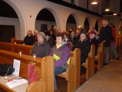 In den Kirchenbnken von St. Johannes. 