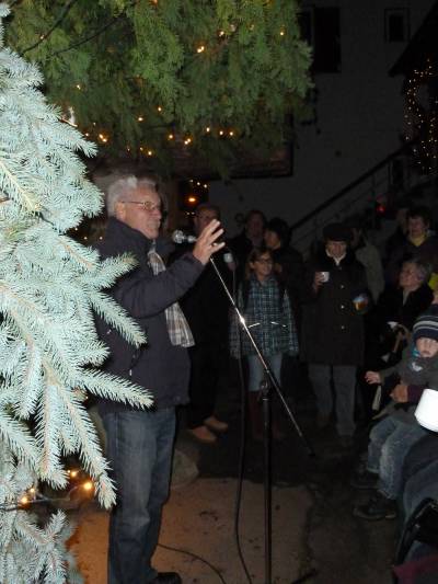 Siegfried Okker erzhlte bei Hummels eine Geschichte. 