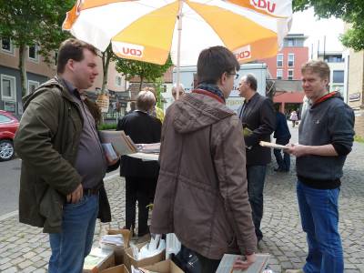 Bei guten Gesprchen mit den Brgern brachten die Vertreter der CDU Fellbach den Interessierten das Programm zur Europawahl und die Kandidatenliste zur Kommunalwahl nahe. 