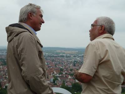 Der Blick geht von Stuttgart im Westen ber Fellbach und seine Stadtteile im Norden bis ins Remstal im Osten.