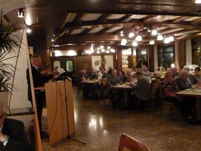 Hans-Ulrich Spieth, der Fraktionsvorsitzende der CDU Fellbach, berichtet aus der Arbeit im Gemeinderat.