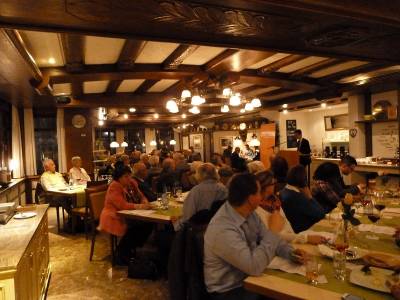 Die CDU-Freunde im Hotel Hirsch lasssen sich das Essen gut schmecken. 