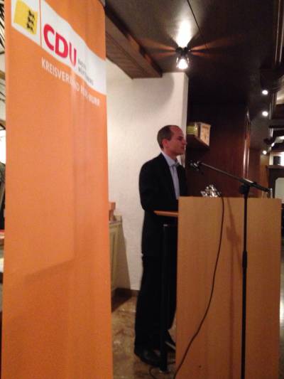 Matthias Prfrock spricht vor allem das Thema Flchtlinge an.