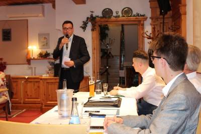 Landtagsabgeordneter Siegfried Lorek bedankt sich bei der Fellbacher Basis fr den engagierten Wahlkampf