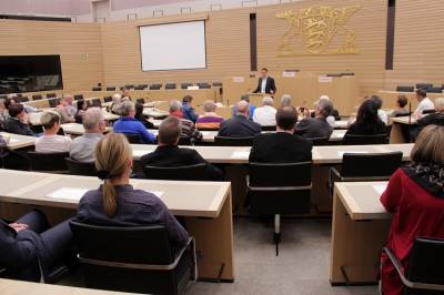Siegfried Lorek MdL berichtet von der Arbeit im Landtag. 