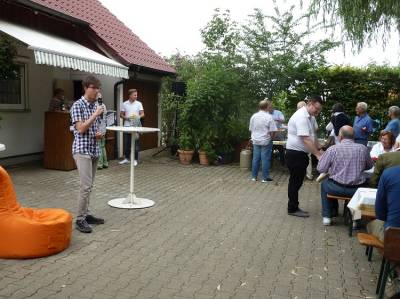 Fabian Zahlecker begrt die Gste