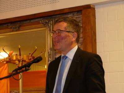 Der stellvertretende Kreisvorsitzende Christoph Palm spricht zu den Mitgliedern 